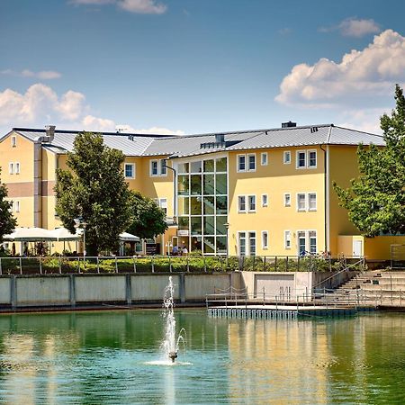 Hotel Am See Neutraubling Exteriör bild