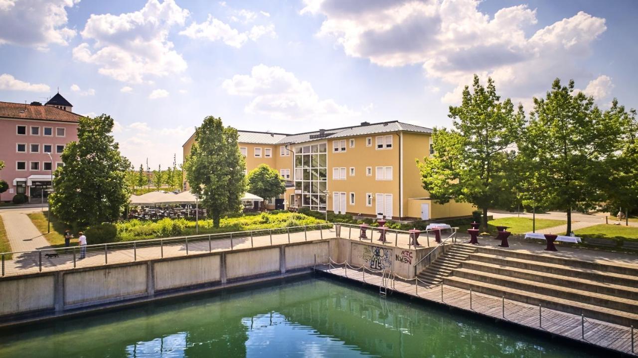 Hotel Am See Neutraubling Exteriör bild
