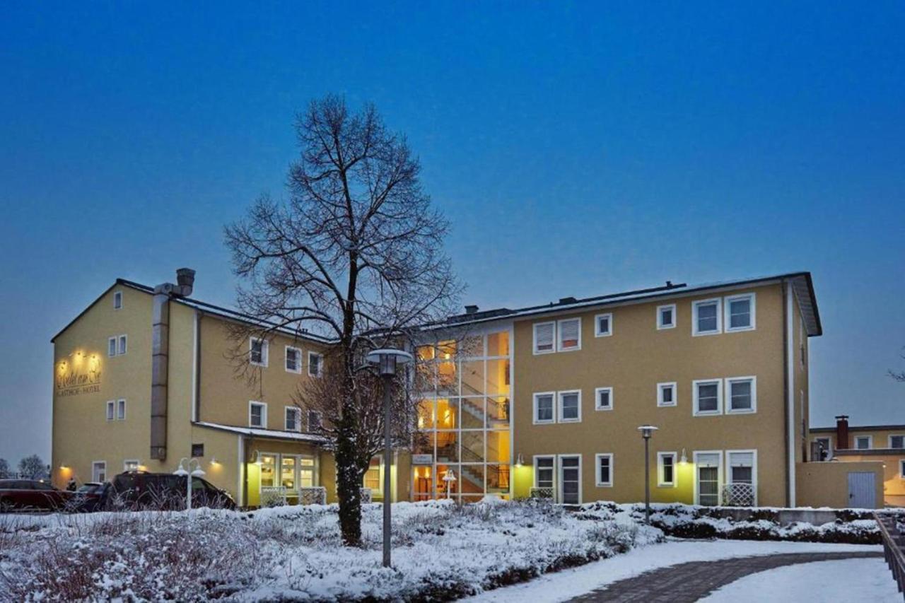 Hotel Am See Neutraubling Exteriör bild
