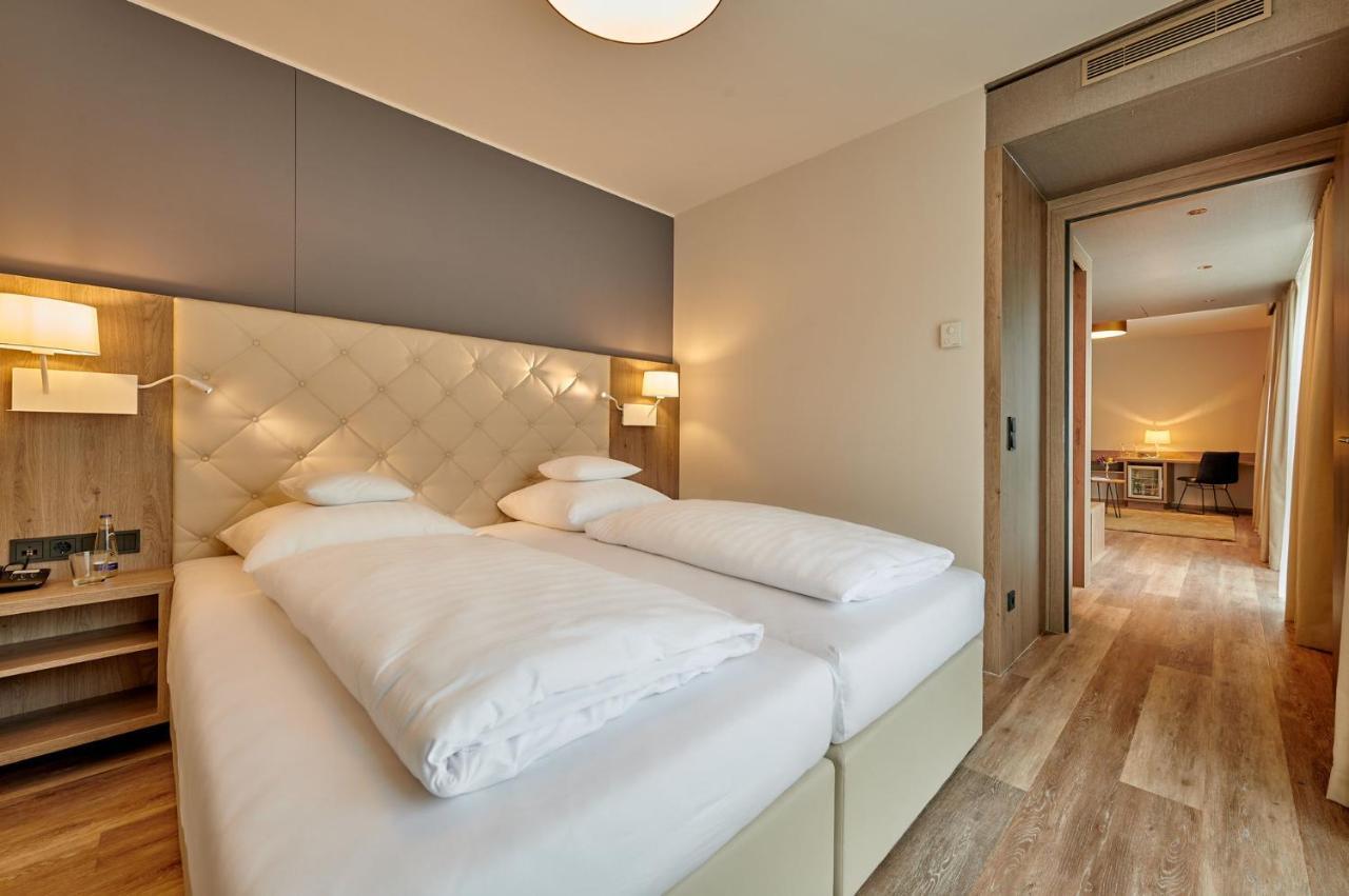 Hotel Am See Neutraubling Rum bild