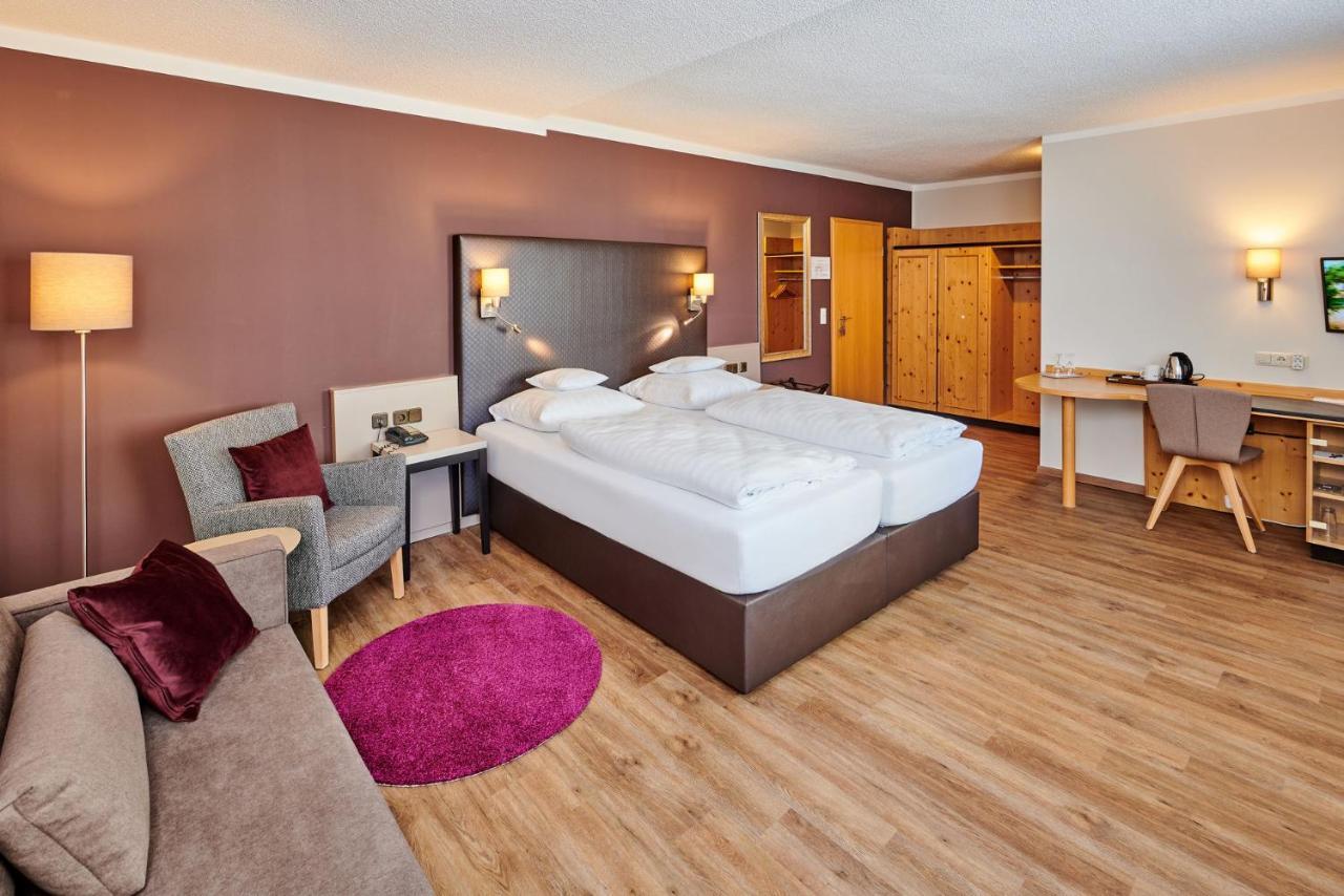 Hotel Am See Neutraubling Rum bild