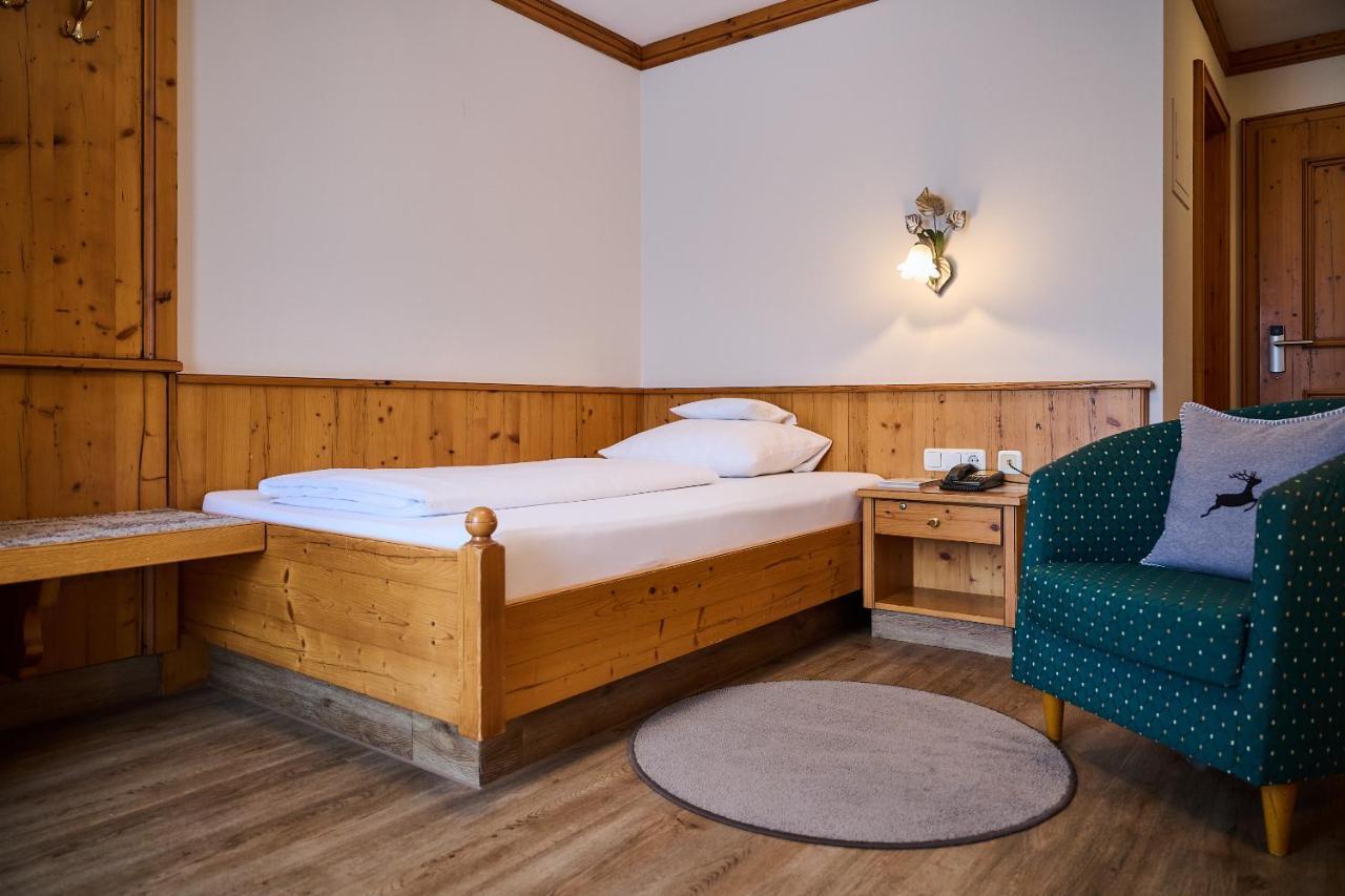 Hotel Am See Neutraubling Rum bild