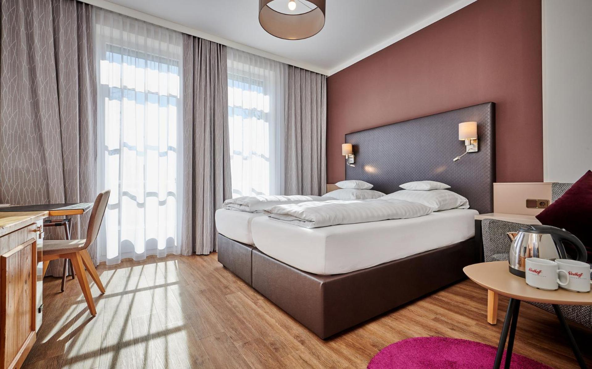 Hotel Am See Neutraubling Rum bild