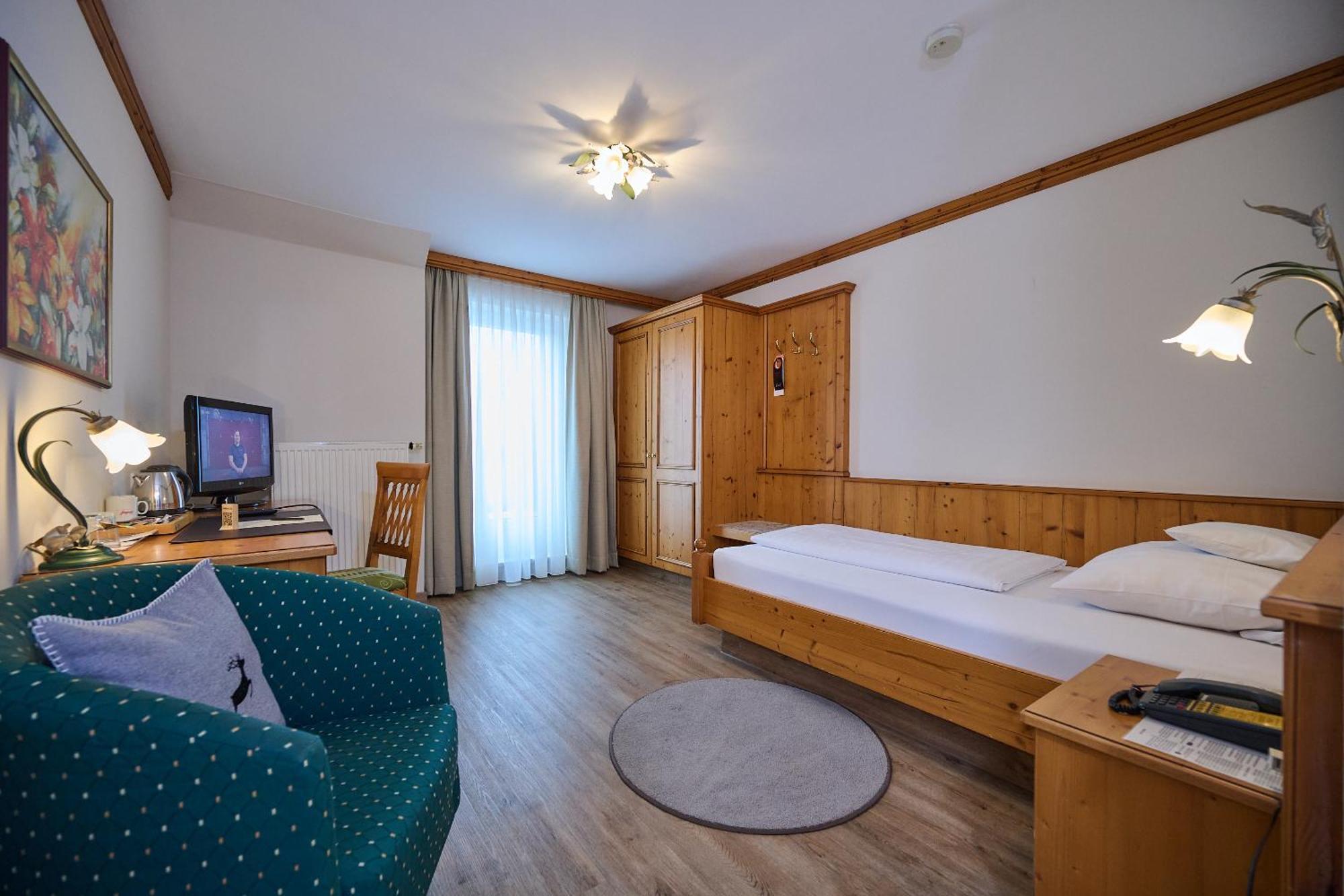 Hotel Am See Neutraubling Rum bild
