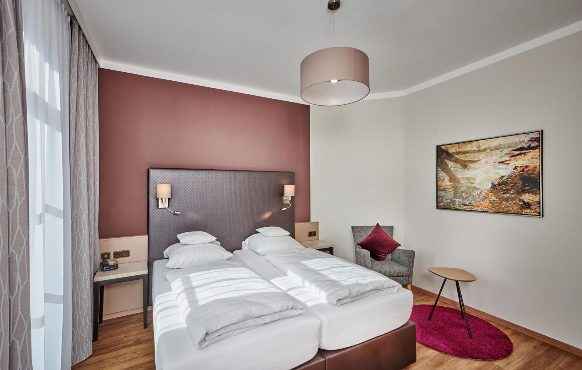 Hotel Am See Neutraubling Rum bild
