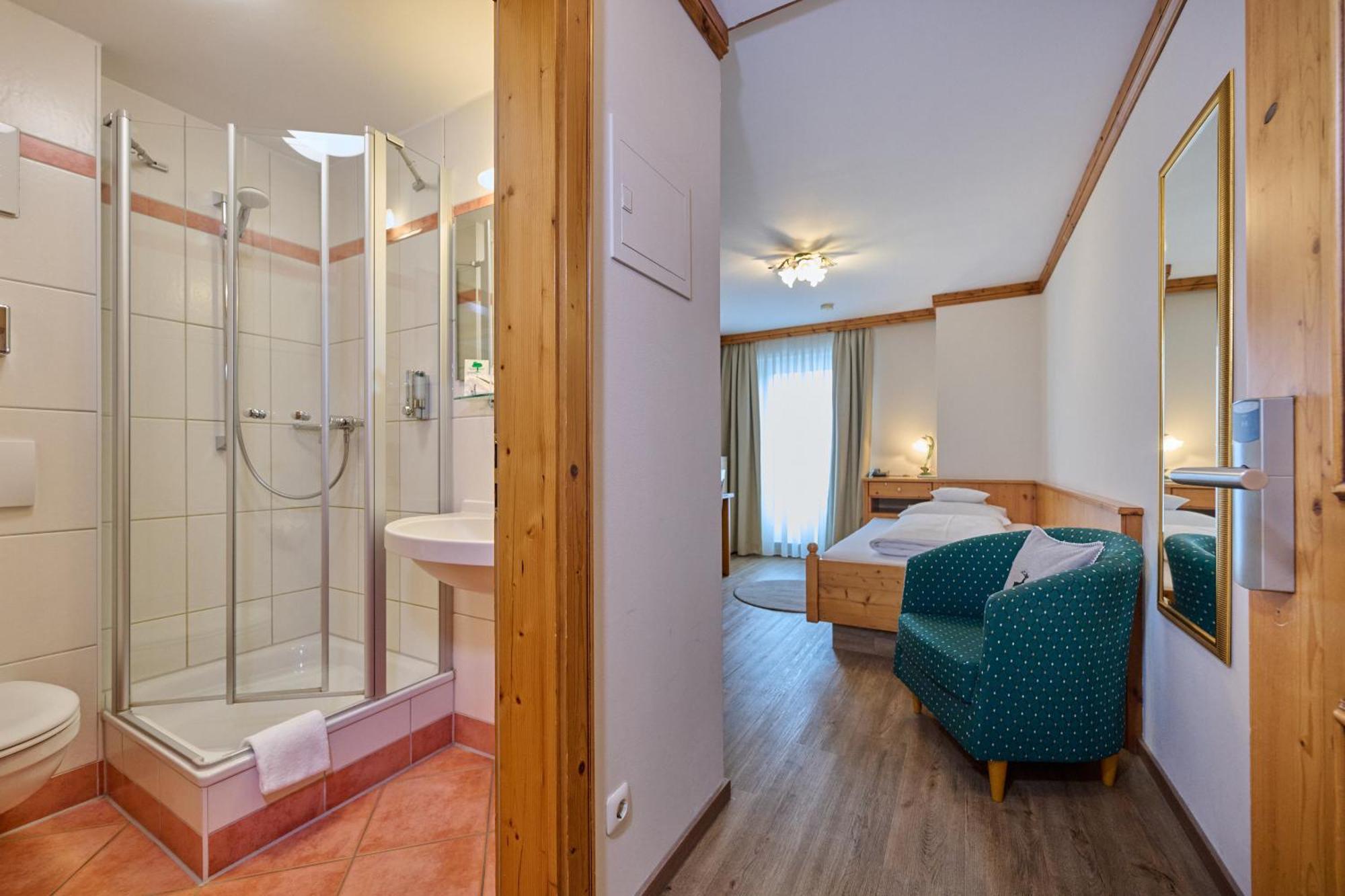 Hotel Am See Neutraubling Rum bild