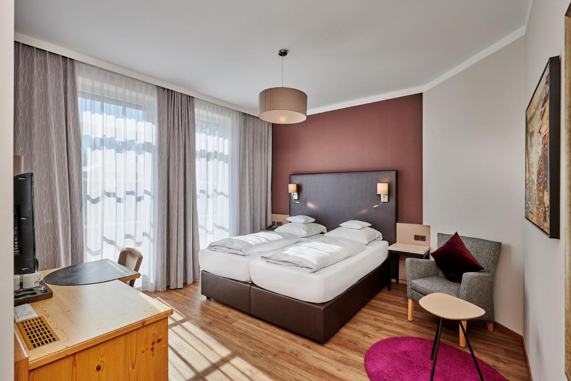 Hotel Am See Neutraubling Rum bild