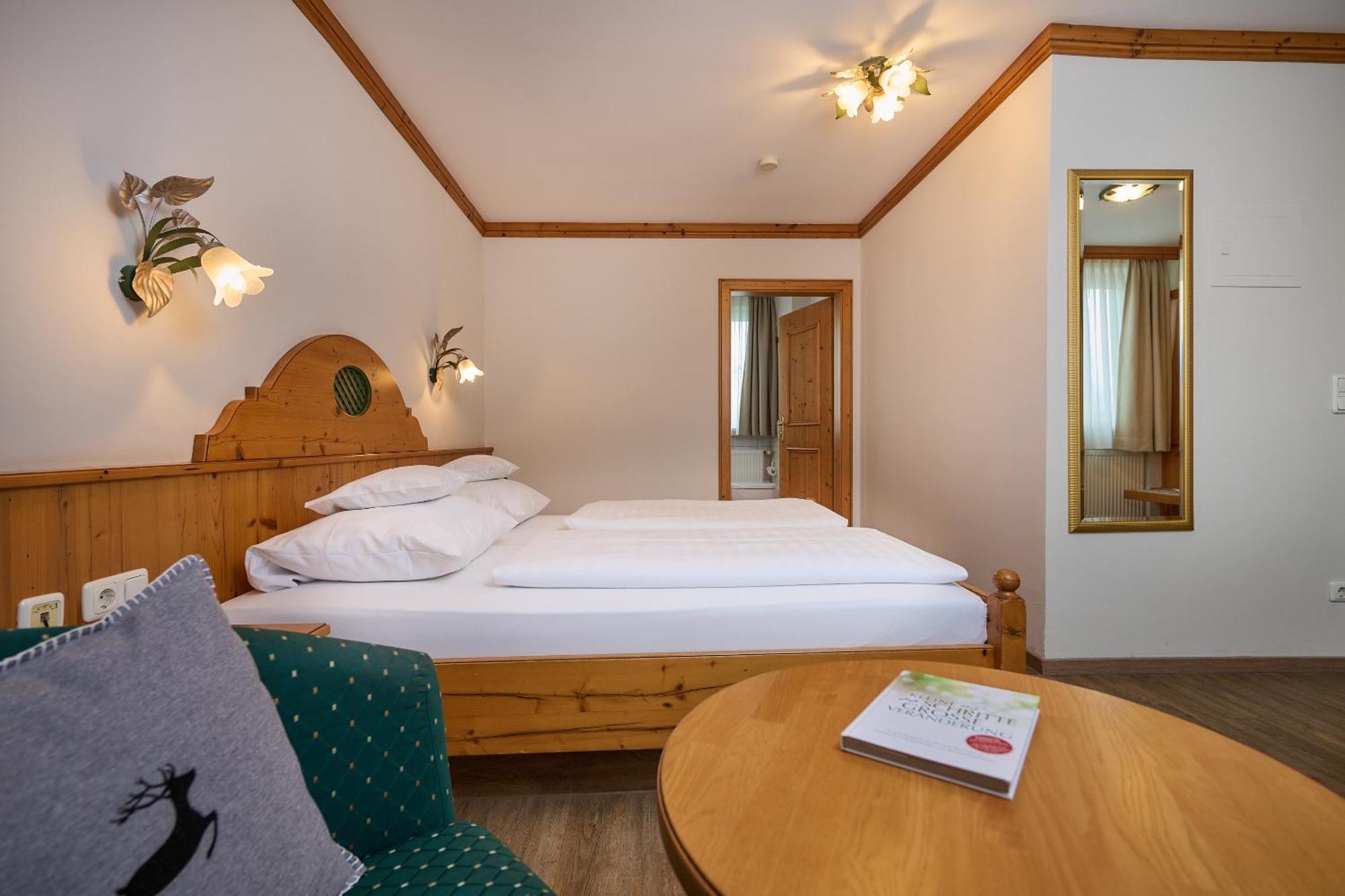 Hotel Am See Neutraubling Rum bild